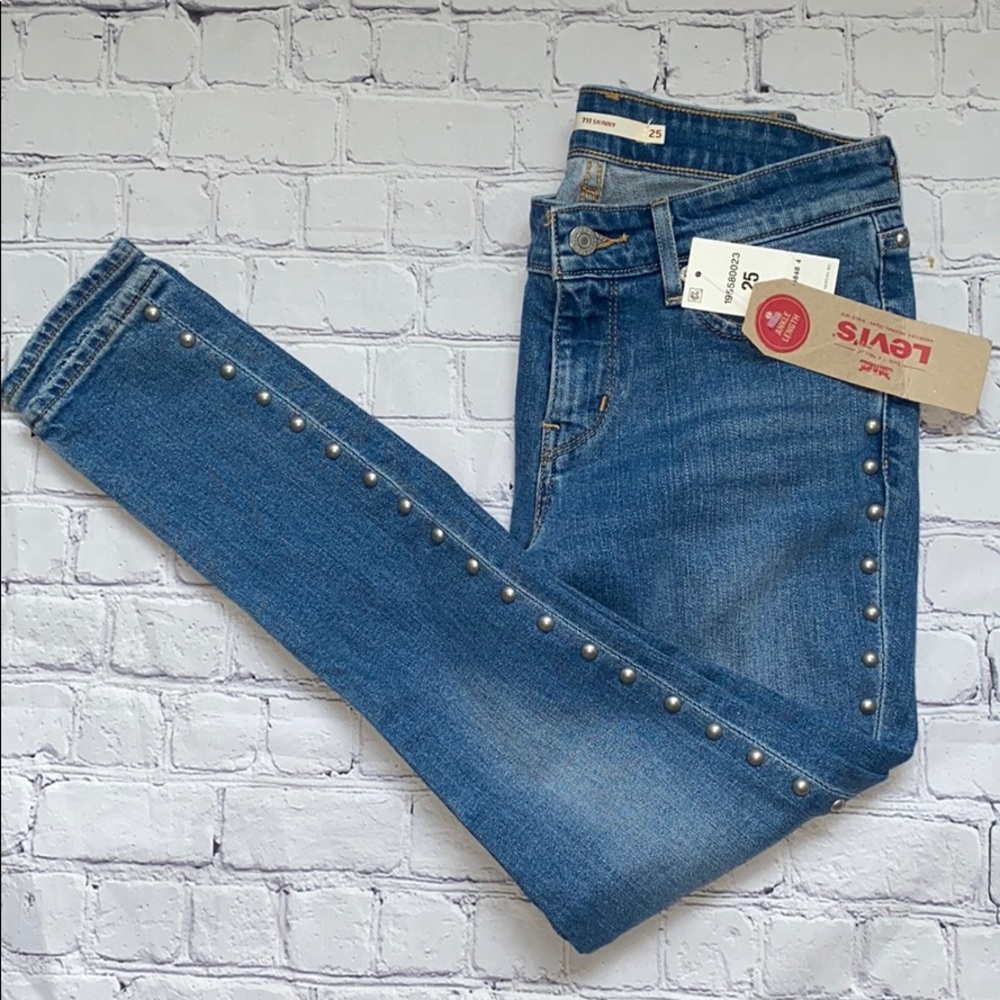 Levi’s 711 Skinny Jeans
